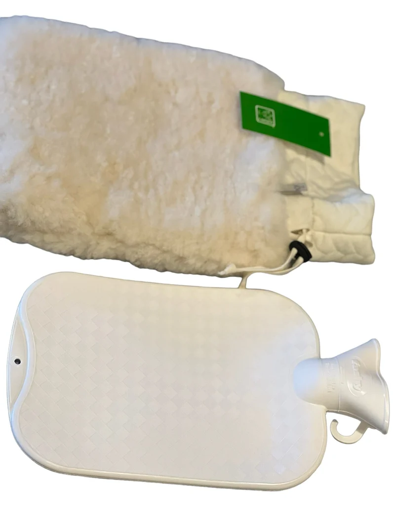 Varmvattenflaska med äkta mjukt lammskinn - Lyx & maximalt välbefinnande. 1 liter